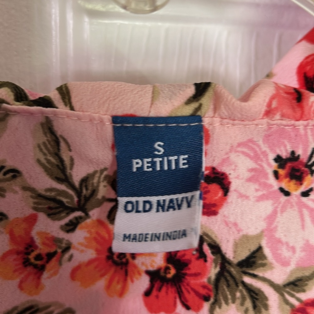 Old Navy beautiful floral blouse - Picture 4 of 5